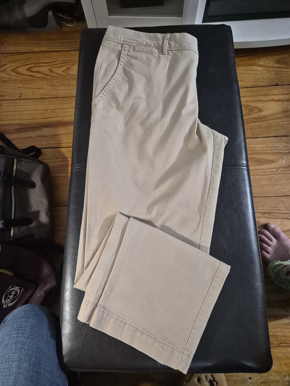 Banana Republic Women's Chinos in Light Khaki